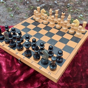 Vintage wooden chess 30x30 cm