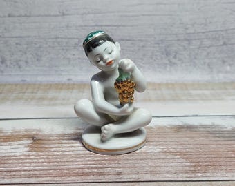 Porzellanfigur Junge mit Weintrauben