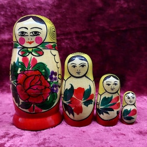 Matryoshka/Baboeshka - 1990 - wood - hand painted -