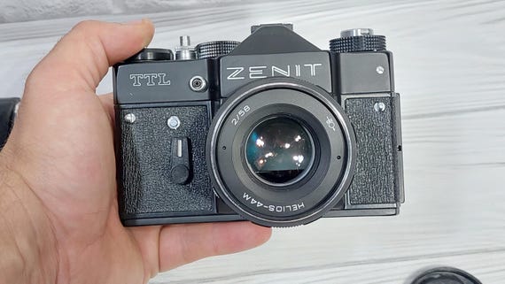 Appareil Photo Zenit TTL + Hélios 44M 2/58 – Argentique Années 80 – Bon État
