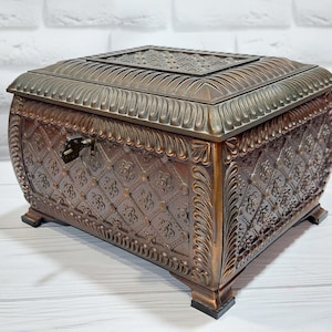 Vintage metal box, jewelry box, safe box.