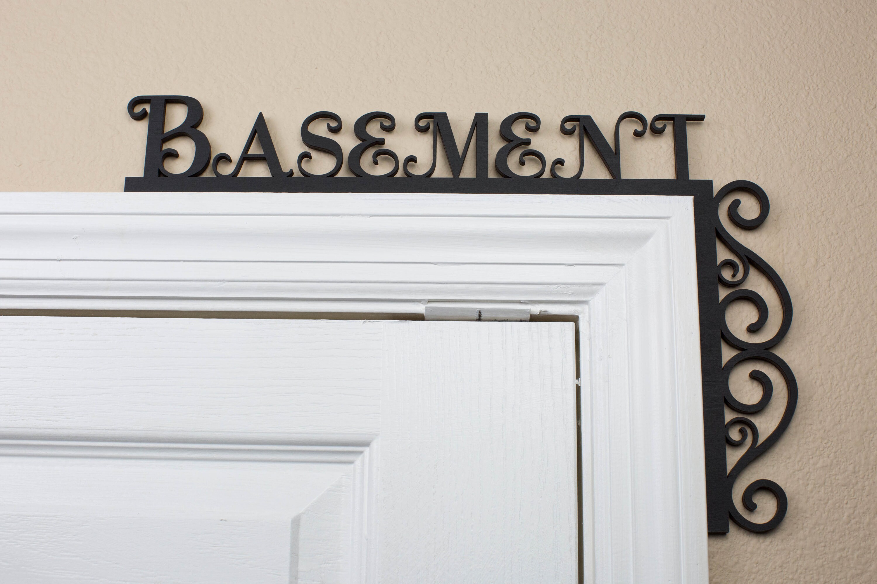 Topper de la puerta del sótano / Sobre la señal de la puerta / | Etsy