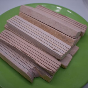 Edible Red grooved slates