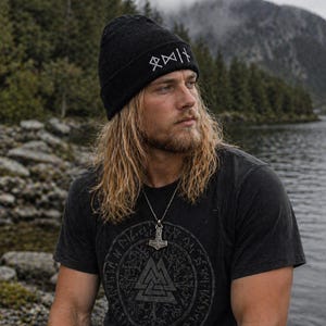 Vikingamössa Odin | Odins runor | Skandinavisk minimalistisk mössa | Nordisk gatukläder | Vikinghatt