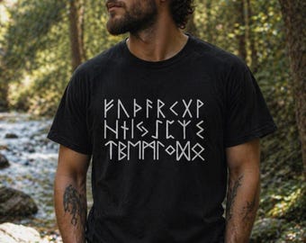 Koszulka z runami Futhark / Koszulka z wikingami / Mitologia nordycka / Starsze runy / Prezent dla wikingów