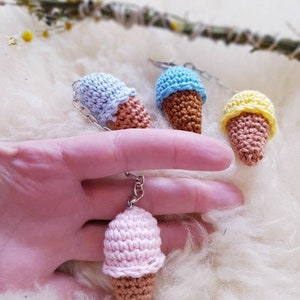 Schlüsselanhänger Eiswaffel / gehäkelte Eiswaffel / Amigurumi Ice Cone / Weihnachtsgeschenk Handmade Schlüsselanhänger/ Taschenbaumler