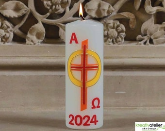 Radiant Christian Easter candle with red-orange cross, yellow-gold sun circle, Alpha & Omega and current year, Easter decoration