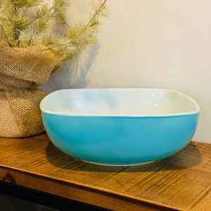 Pyrex Turquoise on White Glass 2 1/2 quart Chip & Dip 9” Square Bowl - #025 made in the USA  - retro kitchen - MCM Pyrex