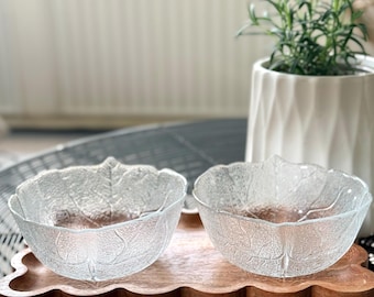 Set of four Vintage France Arcoroc Aspen Leaf Textured Tempered clear with scalloped edge 5” glass desert / salad bowls