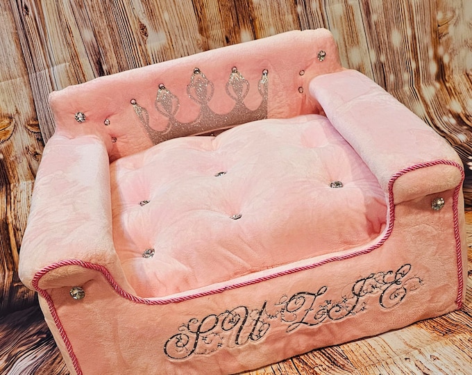 Personalize embroidered pet bed, Personalize dog bed, luxury pet bed, luxury pet furniture, luxury dog furniture, Personalize pet beds