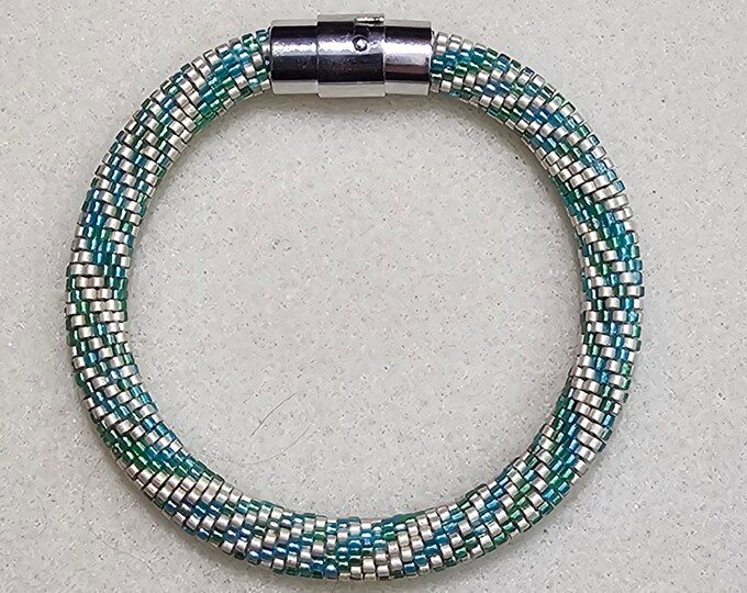Crocheted Beaded Bracelet: Spring Thaw