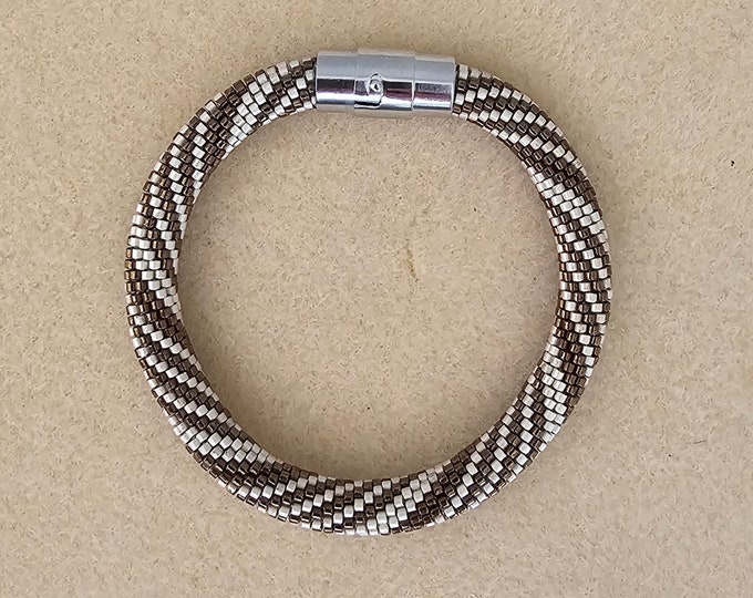 Crocheted Beaded Bracelet: Snakeskin