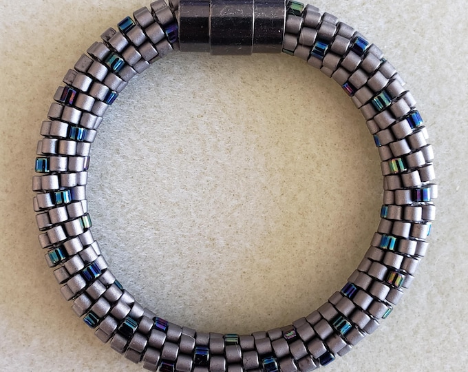Crocheted Beaded Bracelet: Sparkling Gray