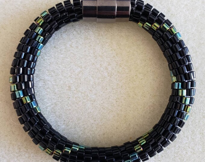 Crocheted Beaded Bracelet: Elegant Black