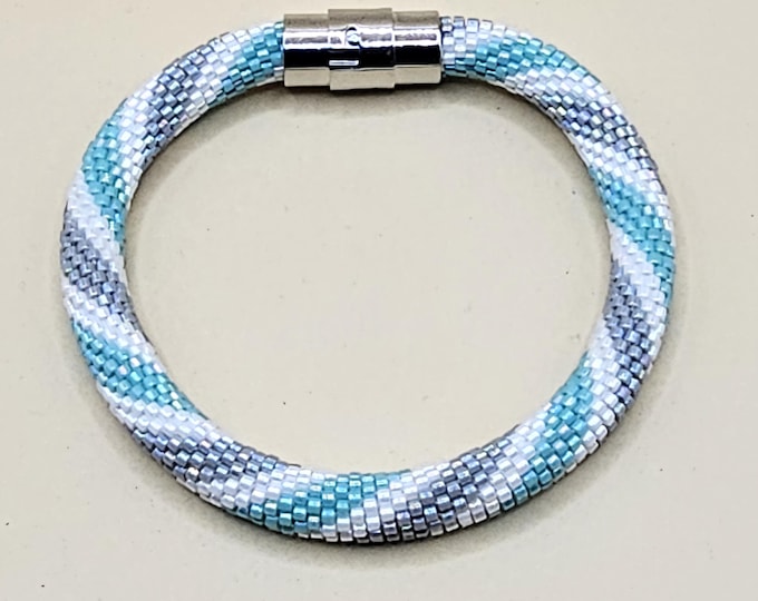 Crocheted Beaded Bracelet: Soft Summer