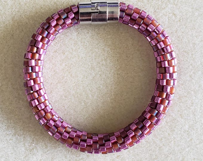 Crocheted Beaded Bracelet: Smashing Pink