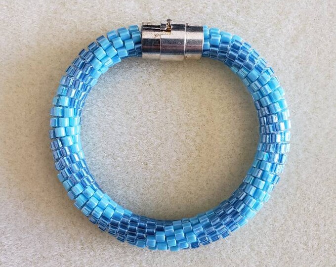 Crocheted Beaded Bracelet: Blue Skies
