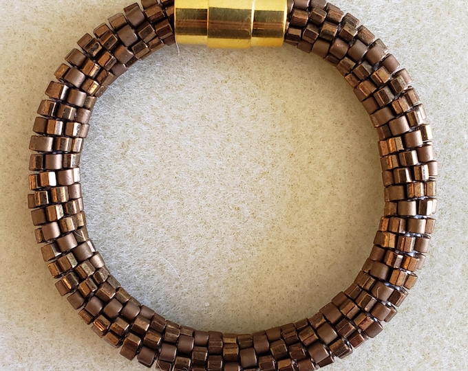 Crocheted Beaded Bracelet: Shining Acorn