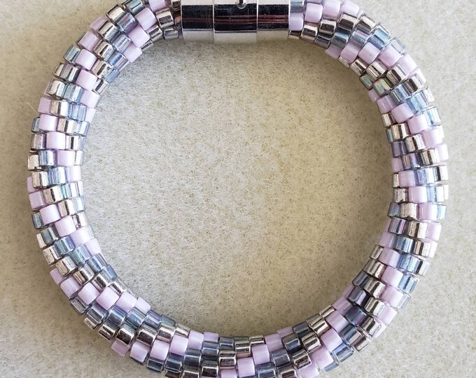 Crocheted Beaded Bracelet: Shimmering Pastels