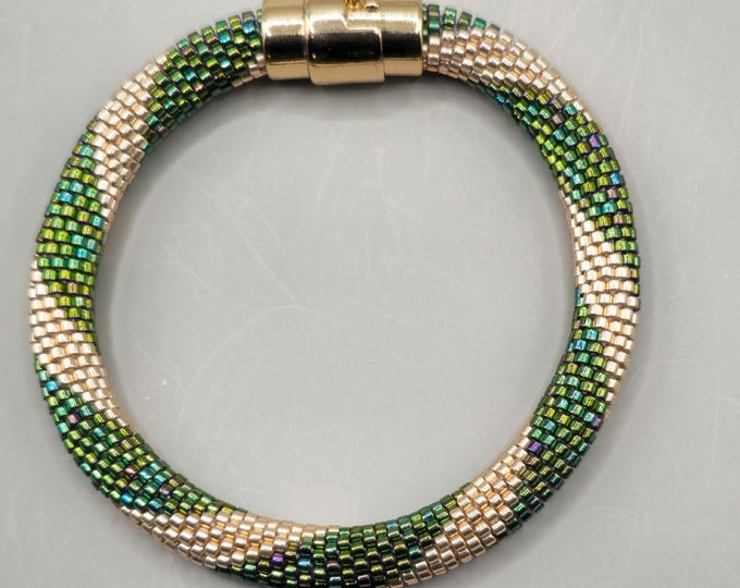 Crocheted Beaded Bracelet: Emerald Elegance