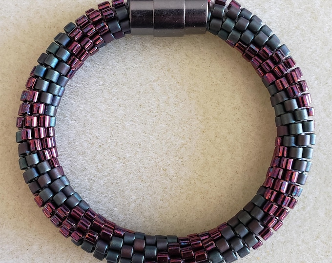 Crocheted Beaded Bracelet: Wild Berry
