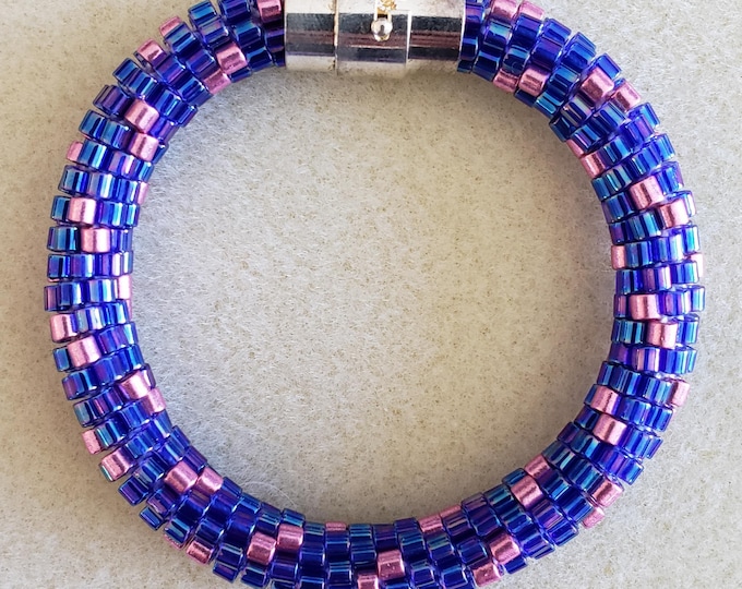 Crocheted Beaded Bracelet: Sparkling Pink
