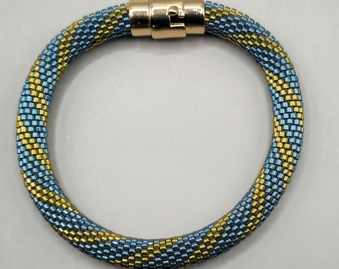 Crocheted Beaded Bracelet: Retro Days