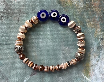 Bransoletka unisex z fasetowanymi koralikami z agatu Dzi o średnicy 6 mm, ze stali nierdzewnej, akcentem Triple Good Karma Evil Eye