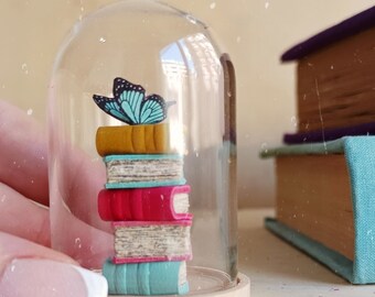 Miniature book dome with butterfly · Literary glass cloche · Gift for book lovers and readers · Magical home decor