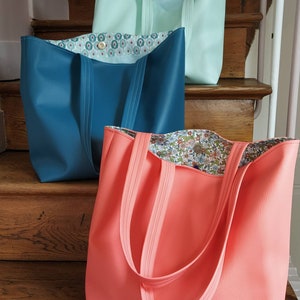 Large and pretty faux leather/cotton shopping bag!