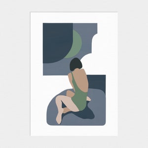 Peut inclure: Une femme en maillot de bain vert est assise sur une plateforme bleue et grise, regardant par une fenêtre. La fenêtre est encadrée par un mur blanc et un motif géométrique bleu et vert.