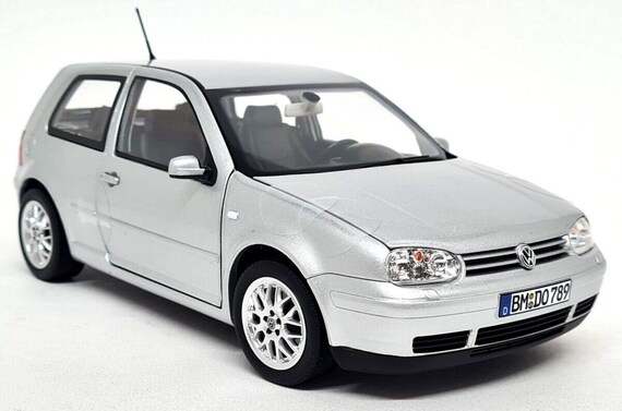 Volkswagen Golf IV - Voiture miniature à l'échelle 1:18