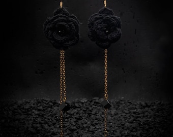 Crochet flower earrings. Black rose dangle earrings. Crochet Roses,  Floral jewelry. Botanical jewelry. Black rose earrings.