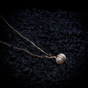 Single Pearl necklace. Pearl chain necklace. Dainty pearl necklace. White pearl necklace. Wedding necklace. Gift necklace