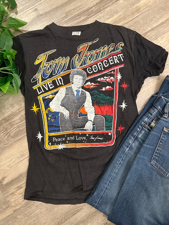 Tom Jones Vintage Tour T Shirt / Band Graphic Tee