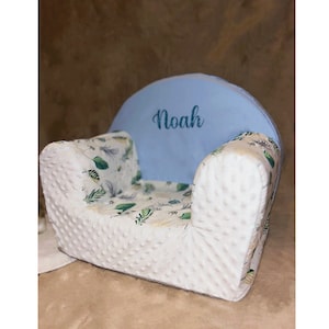 Sillón club infantil personalizado con el nombre del niño o bebé en algodón y estampado de algodón con motivos infantiles, animales marinos de la selva.