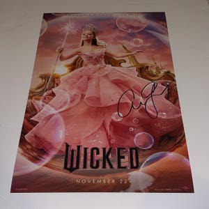 Ariana Grande autografió la foto de la película Wicked Glinda 11x17 C