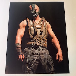 俳優トム・ハーディ氏直筆サイン入りポートレート:バットマンダークナイトライジング il_300x300.6239948105_qi1z.jpg