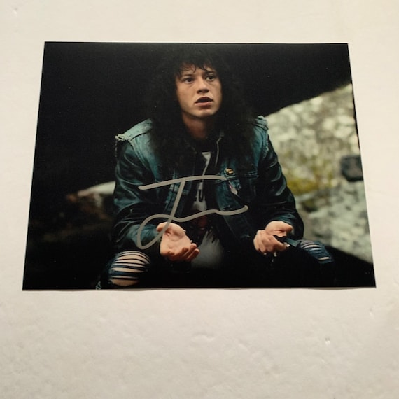 ストレンジャーシングス エディ ジョセフクイン 直筆サイン ストレンジャーシングス エディ ジョセフクイン 直筆サイン 【公式通販】