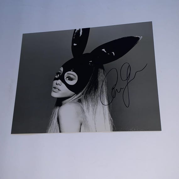 Ariana Grande Signed Dangerous Woman Wicked Movie Glinda 8x10