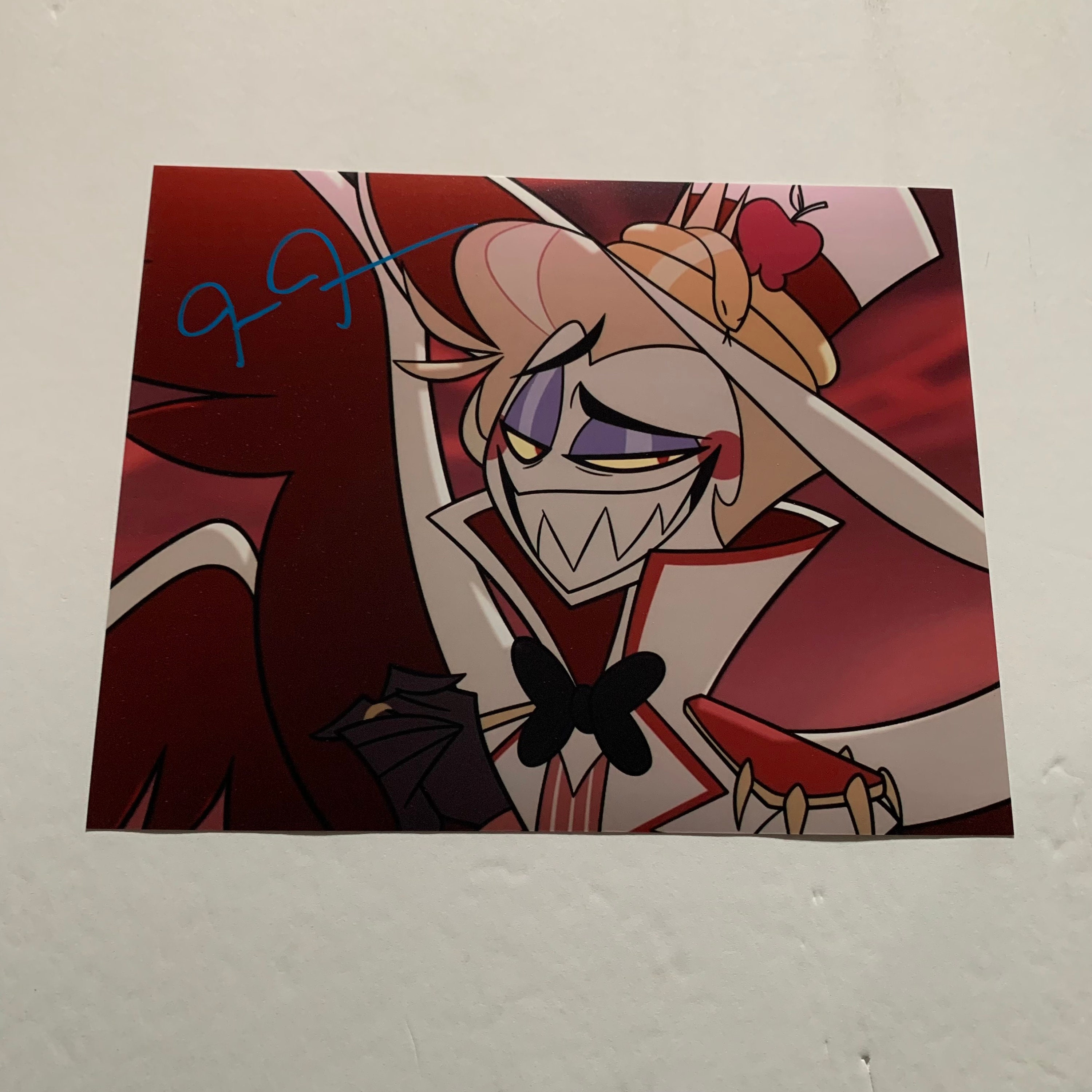 ジェレミー・ジョーダンのサイン入りハズビン ホテル ルシファー