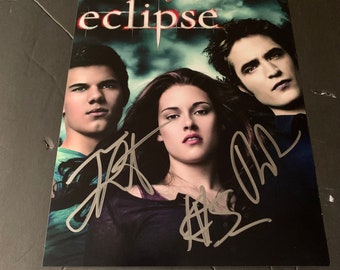 Robert Pattinson, Taylor Lautner, Kristen Stewart Signed Edward Cullen Jacob Black Bella Twilight Eclipse 8x10 Photo