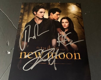 Robert Pattinson, Taylor Lautner, Kristen Stewart Signed Edward Cullen Jacob Black Bella Twilight New Moon 8x10 Photo