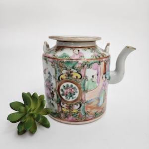Antique Chinese Canton Rose Medallion teapot