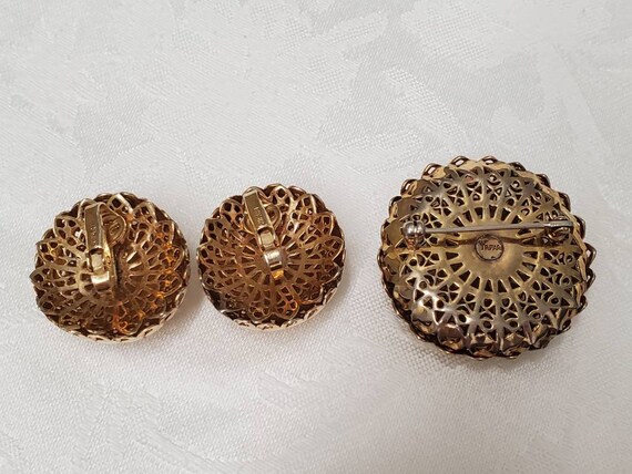 Trifari Mandalay Brooch Earring set. Gold Tone Fi… - image 2