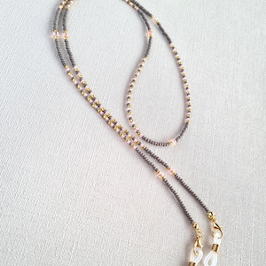 Zarte Brillenkette aus Glasperlen – Handgemacht mit Liebe
