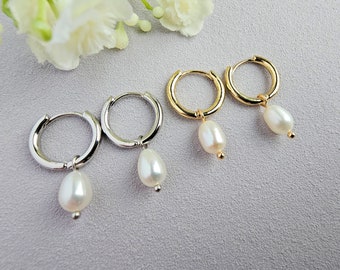 Small hoop earrings with freshwater pearls