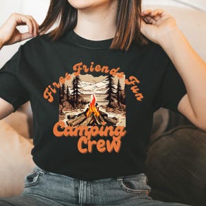 キャンプクルーTシャツ、キャンプシャツ、グランピングパーカー、ファイヤーズフレンズファンセーター、パチパチと音を立てるファイヤー、ファミリーキャンプシャツ、レディースキャンプシャツ
