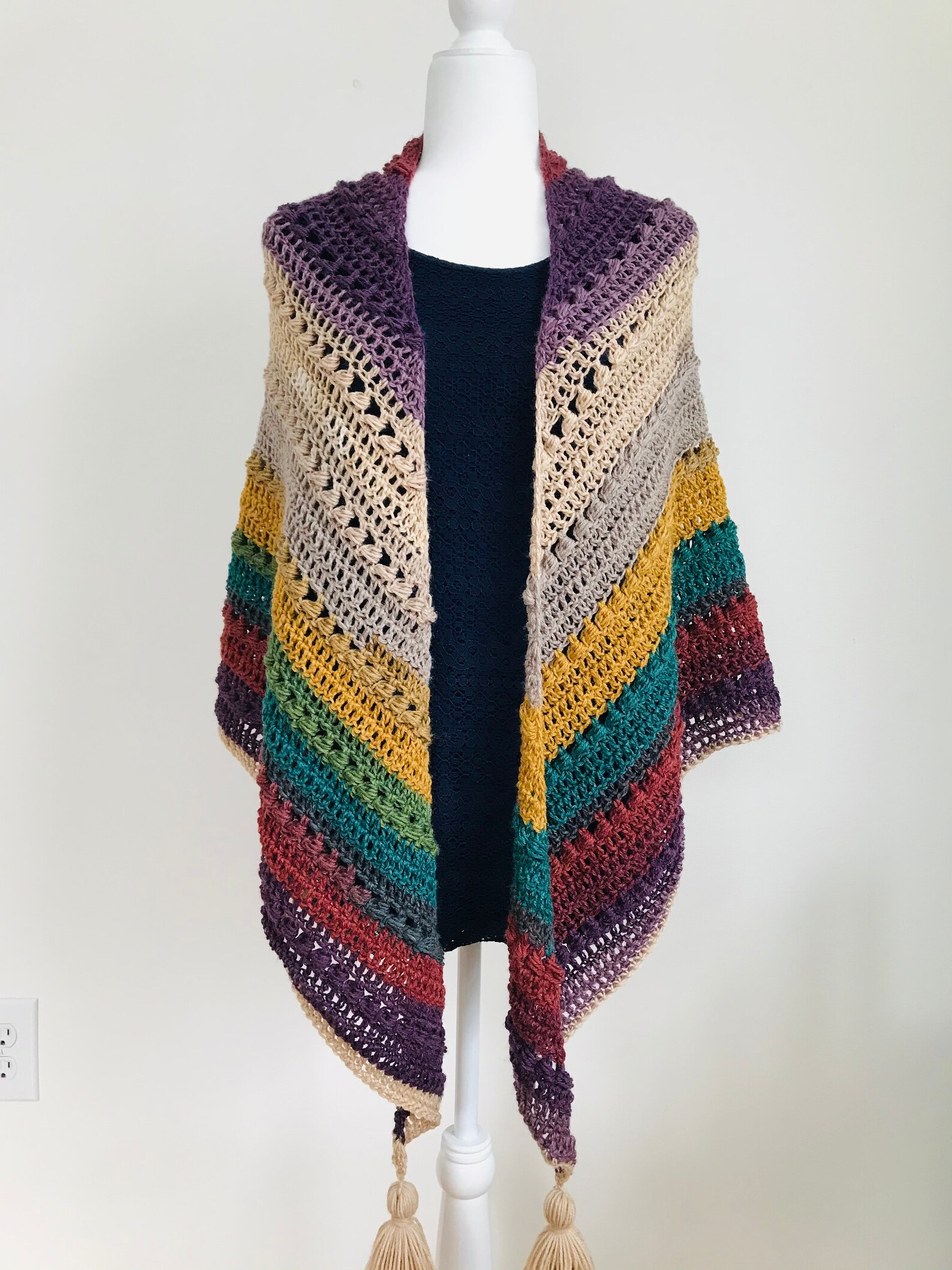 Wrapping Hugs Shawl Crochet Pattern, Triangular Shawl Crochet Pattern