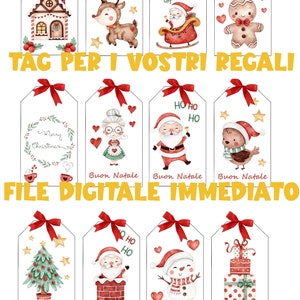 Op de afbeelding: Een verzameling kerstcadeaulabels met rode strikken. Elk label bevat feestelijke illustraties zoals een peperkoekhuisje, een rendier, de kerstman en een sneeuwpop. Tekst bevat "Merry Christmas" en "Tanti Auguri".